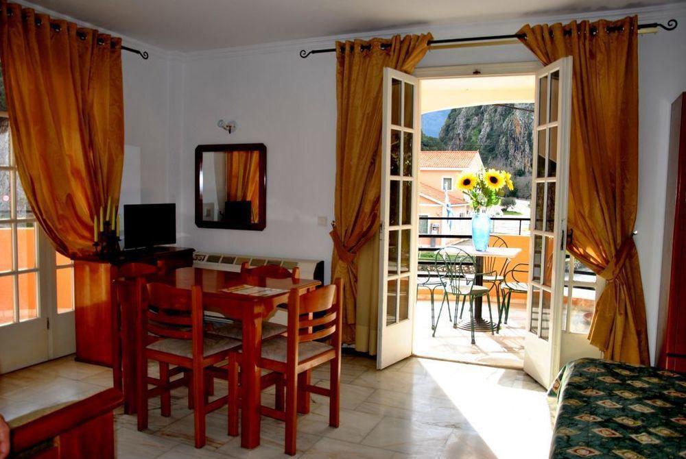 Odysseus Palace Poros  Ngoại thất bức ảnh